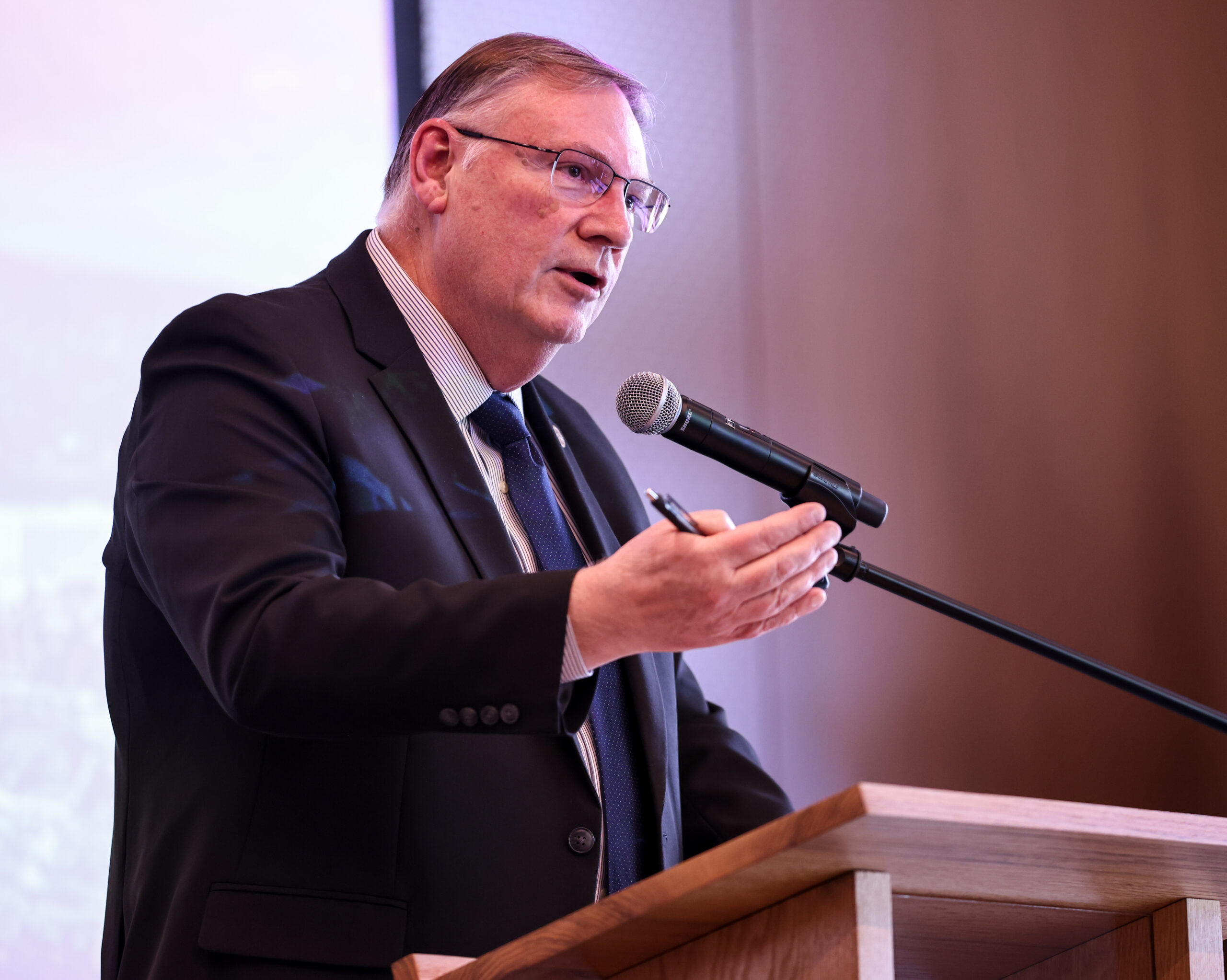Lynnwood mayor announces 14 layoffs; council extends paid parking near light rail and talks budget strategy
