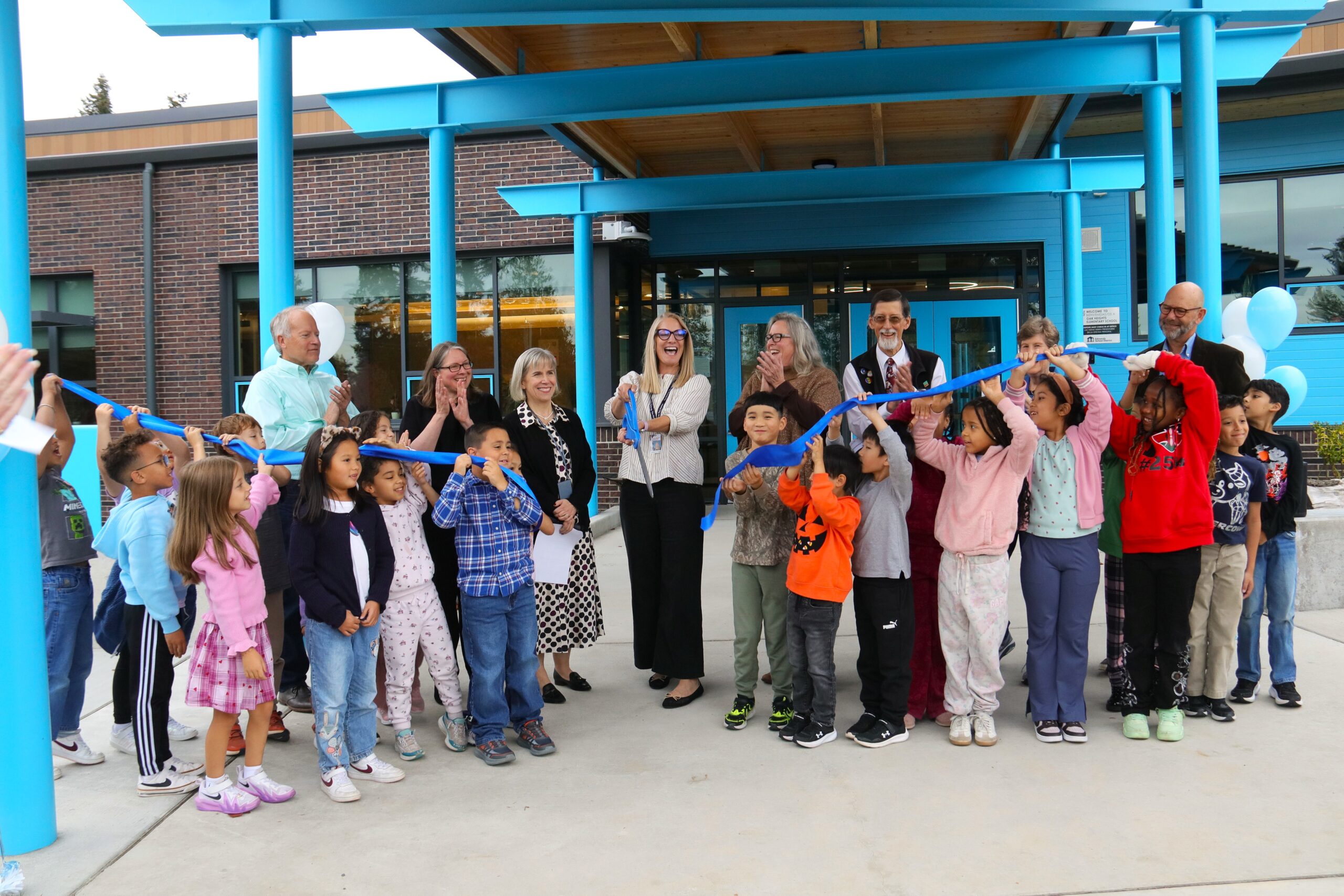 ‘Light, airy, open’: Oak Heights Elementary celebrates new campus life