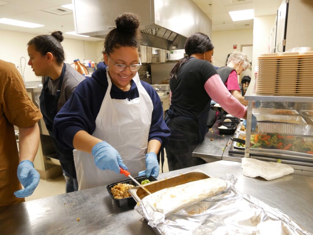 Homage Volunteers and Staff Prepare Thanksgiving Meals MLTnews com