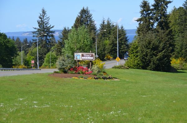 Edmonds Sign Edmonds Landscaping gives back to community - My Edmonds News