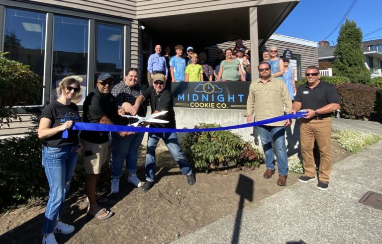 Edmonds Chamber hosts ribbon cutting for Midnight Cookie Co. - My