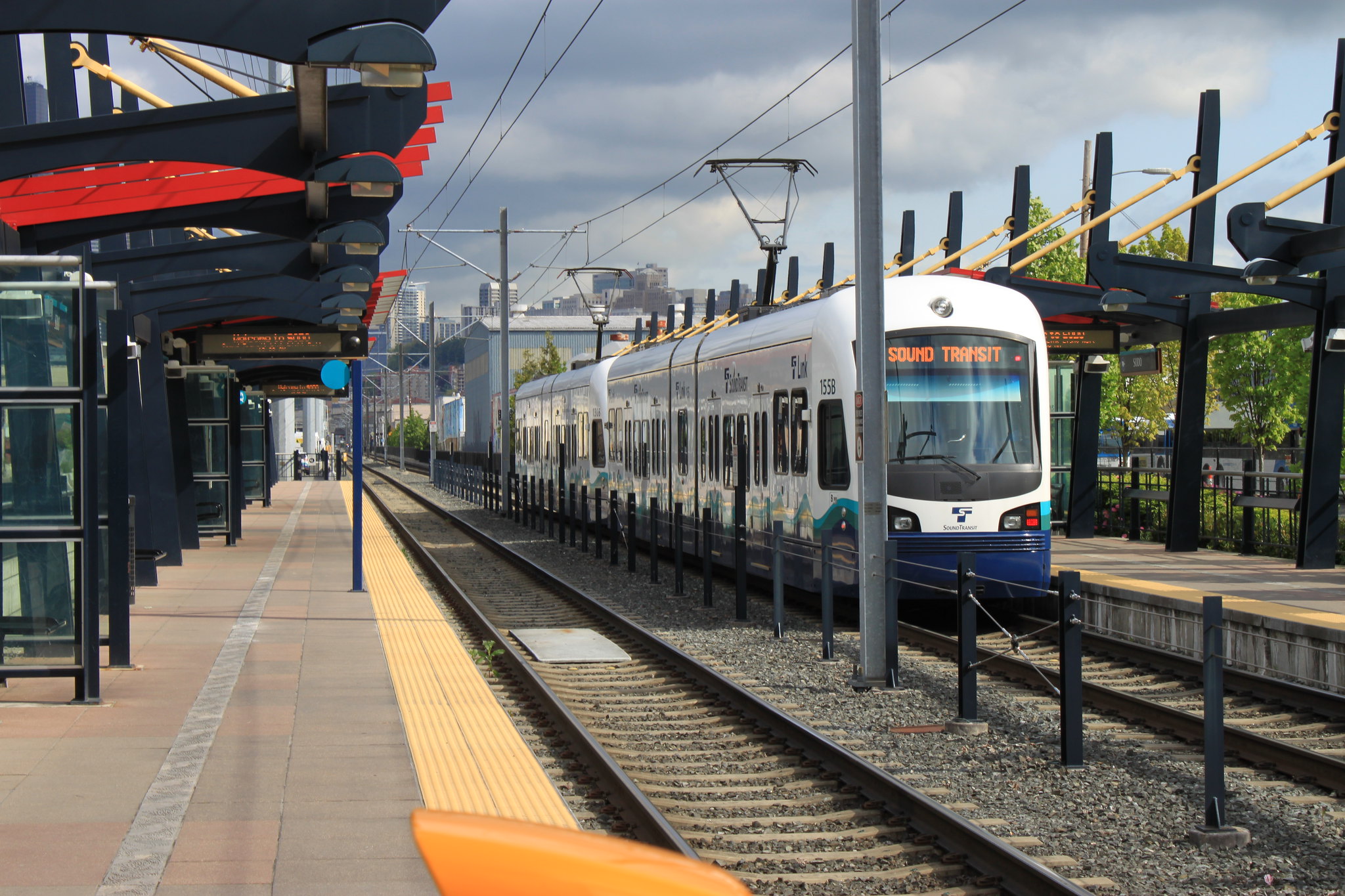 Link light rail will be suspended between Westlake and SODO Aug. 23 ...