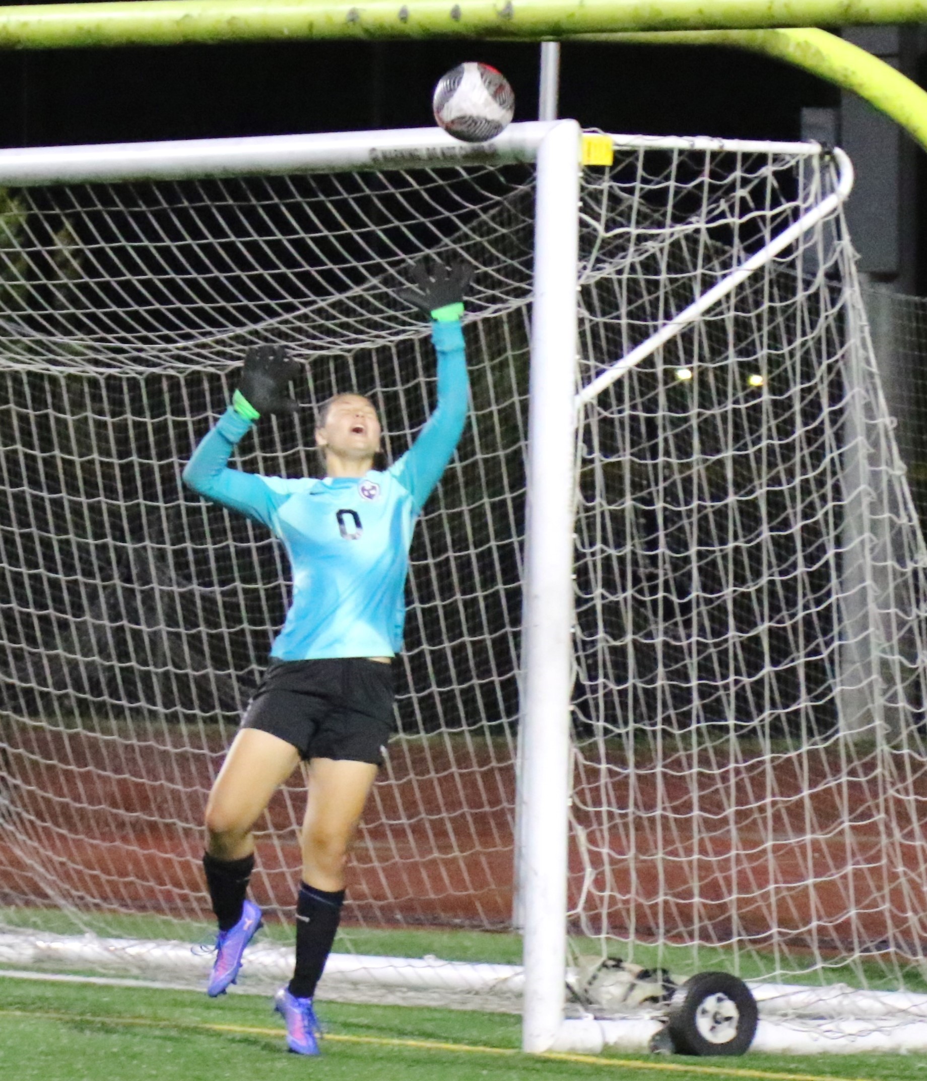 Prep girls soccer: Warriors earn decisive 4-1 win over Stormrays