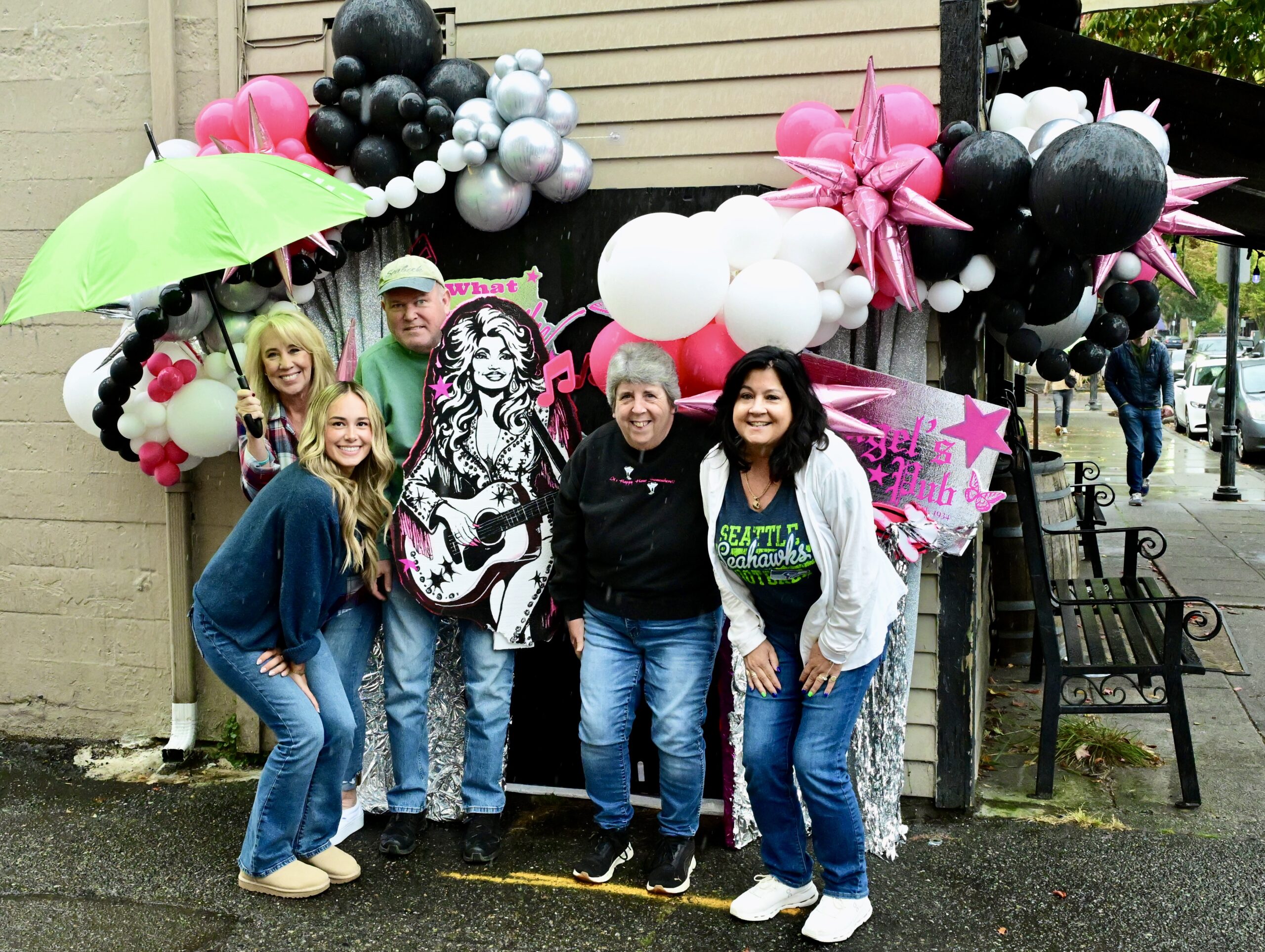 Edmonds goes all out for Dolly Day