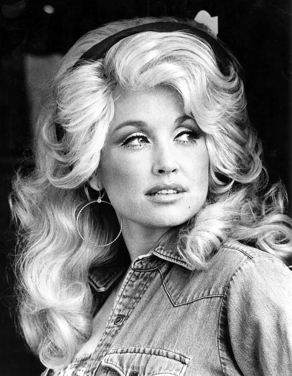 Edmonds to celebrate Dolly Day Sept. 25 with book drive, drag show, music and more